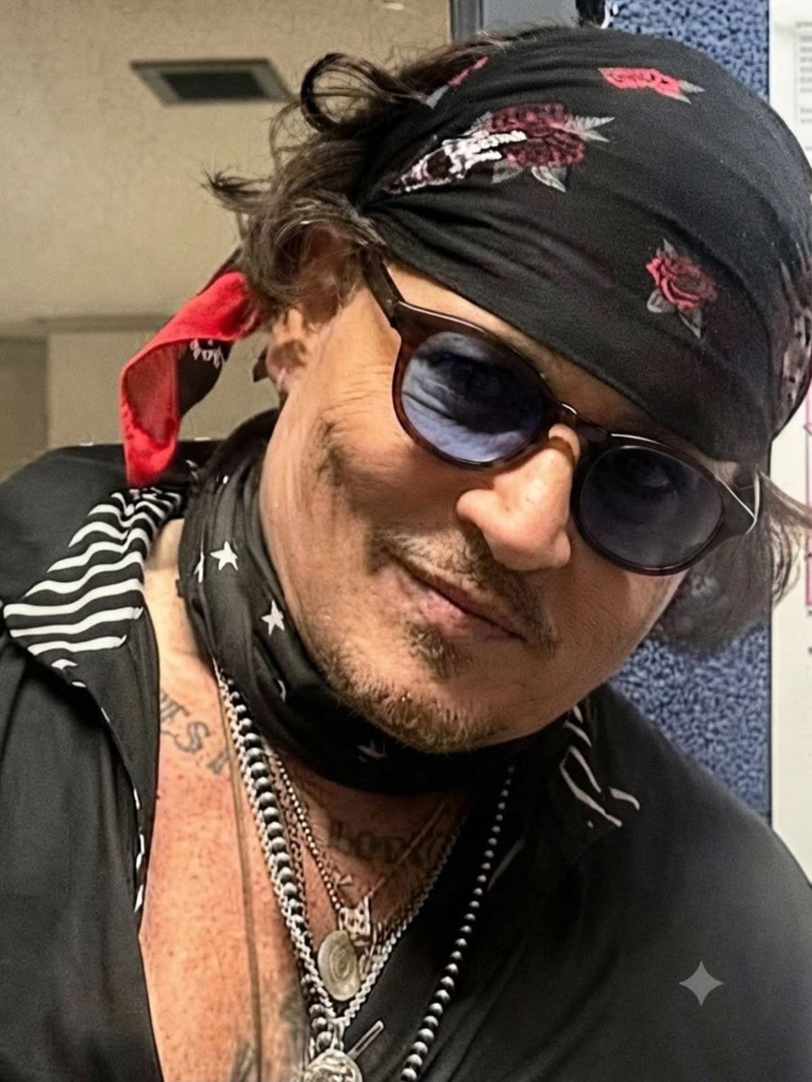 depp_friends's tweet photo. Johnny Depp
That smile 😊 https://t.co/C7CXf0u2Uk