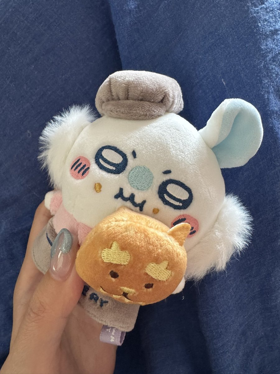 Kisa1472's tweet photo. KITTEででっかいちいかわ発見！
モモンガちゃんも買えたよ可愛い(⌯˃̶᷄ ⁻̫ ˂̶᷄⌯)

#JR東海巨大ちいかわキャンペーン https://t.co/fBdoTxpD5S