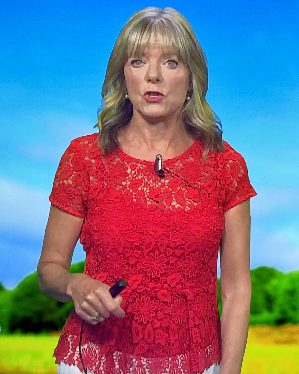 raymach1's tweet photo. LOUISE โค๏ธ
#LouiseLear
#BBCWeather https://t.co/FSsnH2icG0