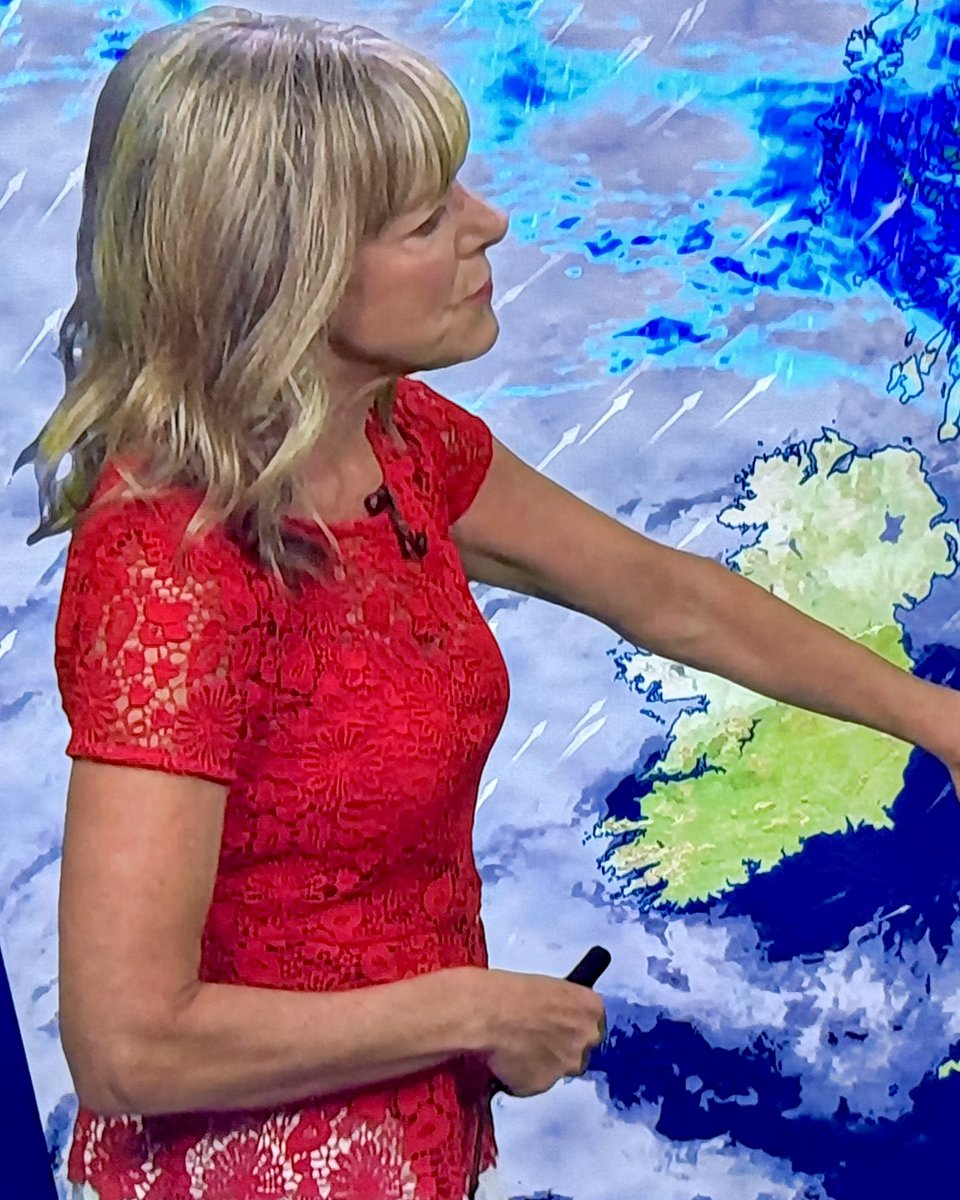 raymach1's tweet photo. LOUISE โค๏ธ
#LouiseLear
#BBCWeather https://t.co/FSsnH2icG0