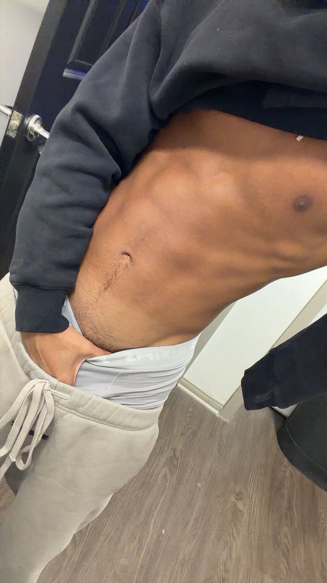 youfoundtackyz's tweet photo. rt to see the lower half of my tanline🙃 #horny #latino #tackyz #nsfwtwt https://t.co/HkDxhnEPvC