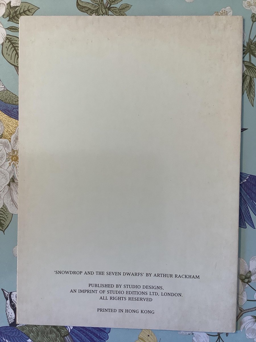 WatsonsVintage's tweet photo. ONLY ONE AVAILABLE! Rare Unwritten Vintage Circa 1970s 'Snowdrop And The Seven Dwarfs' Design Blank Greetings Card by Arthur Rackham - A STUNNING Card To Frame https://t.co/MemvrE5ExL via @Etsy #VintageCards #BlankCards #GreetingsCards #ArthurRackham #Snowdrop #SevenDwarfs #70sArt
