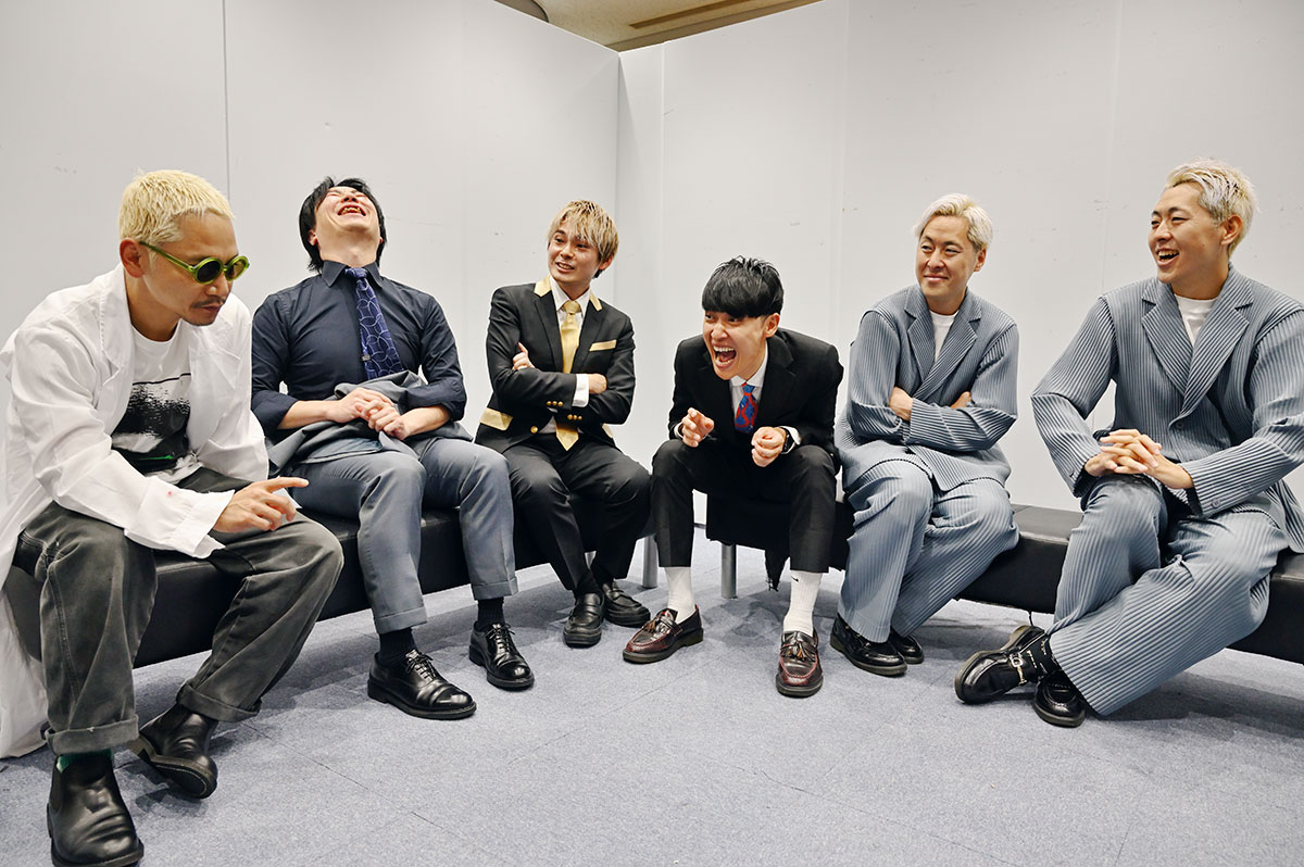 lmaga_jp's tweet photo. 「仕事もお金もなくても、劇場にくれば楽しかった」

7月末、「#よしもと漫才劇場」（マンゲキ）から
芸歴18年目以上となる芸人が卒業する🎓

祇園、吉田たち、デルマパンゲの3組に
“漫才師”として走り続けてきたこれまでの日々、
卒業後の展望を語ってもらった🎤
👉https://t.co/9s0YYPlqYS
#PR https://t.co/NcAhaQ1xEs