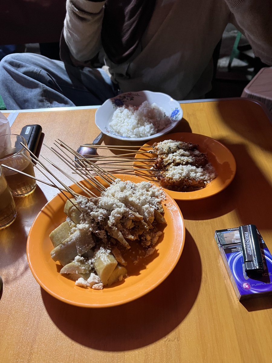 ostdyllic's tweet photo. 📍Queens Yard 
agak geser sedikit ke sate asin depan delapan https://t.co/ht7wBkPn0W
