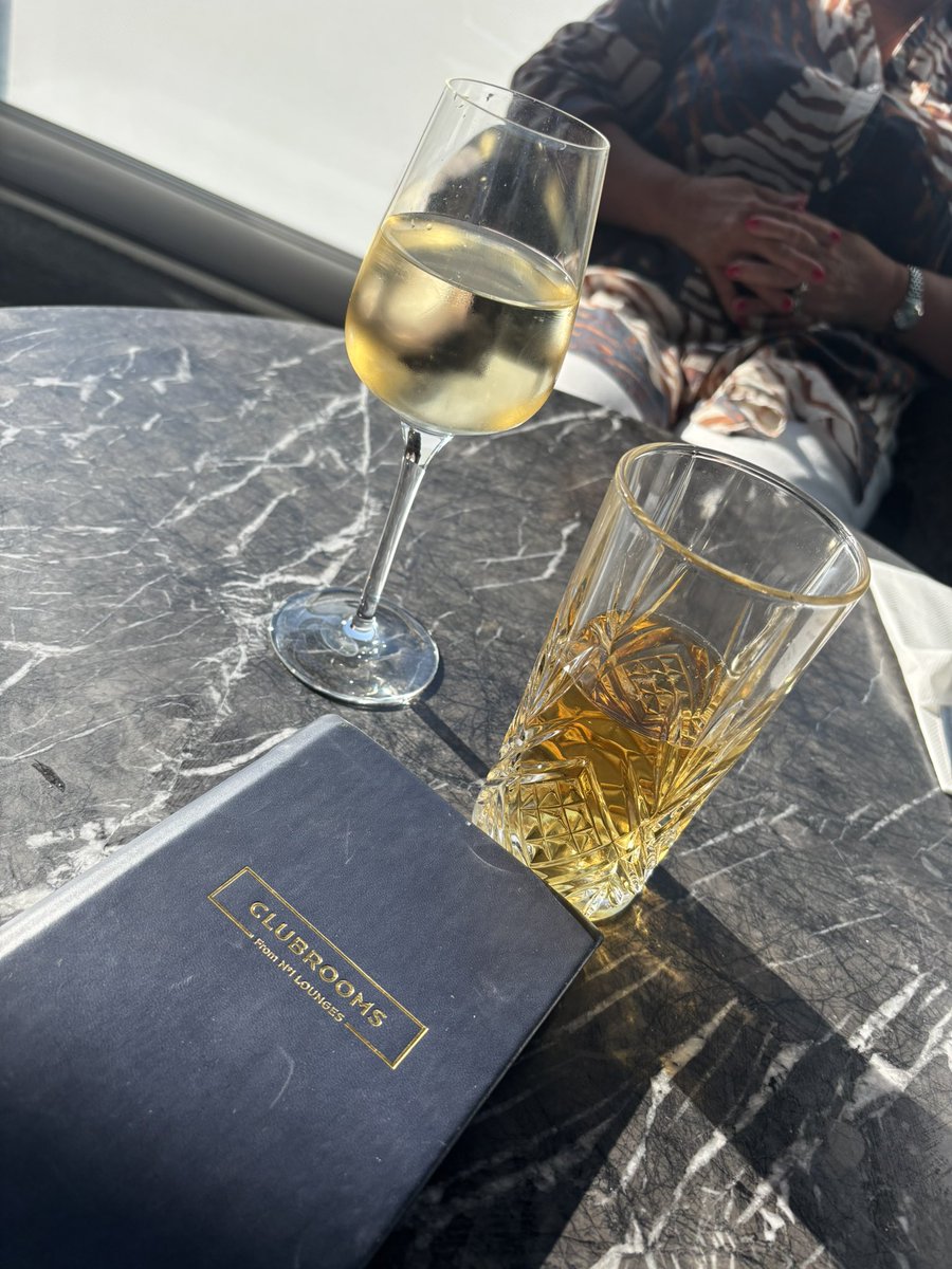 mikeygreen68's tweet photo. @viploungescom Clubroom VIP Lounge Birmingham Airport to start the holiday off properly 🥂🍾✈️☀️😎
#LivingOurBestLife #MakingMemories  #GoodTimes #Blessed #Grateful #PreciousTimes #LovinLife #LivinLife #OneLife #LivinTheDream ❤️🙏 https://t.co/75NsbrTx21