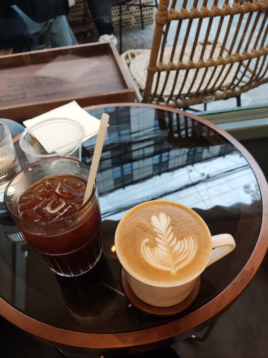 simpleTia's tweet photo. Today my coffee order got a little extra sweet, thanks to the person who always leaves an extra heart emoji when he texts me https://t.co/dNa71FeWqg