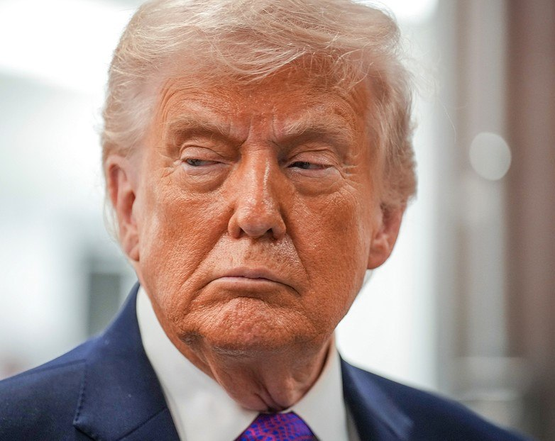 RTultimahora's tweet photo. 🔴"IRÁN ES ESCORIA", dice Trump tras nuevo bombardeo https://t.co/FOkNpwMpCS https://t.co/SIFWA7aGFy