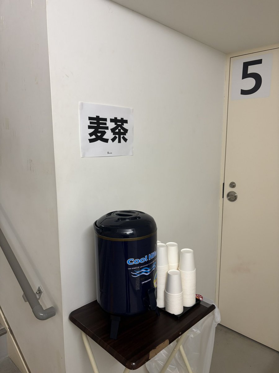 m_n065's tweet photo. 久しぶりにレンサ来たけど階段キツすぎだしやっぱ給水所あったWWWW https://t.co/YdvDRAW8rZ