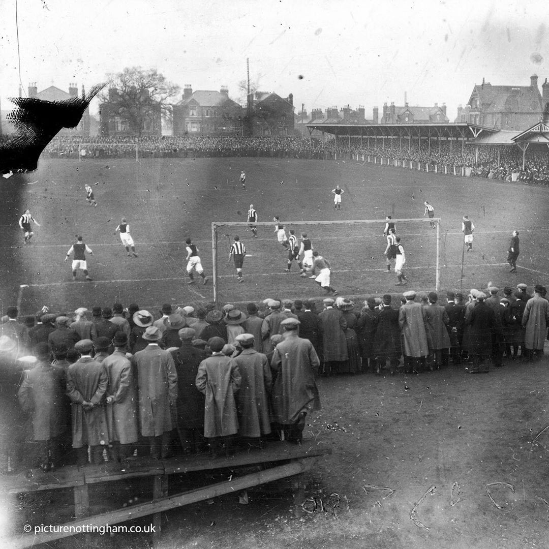No1tingham's tweet photo. Notts County, Fox Road, West Bridgford, #Nottingham, 1910; the last game played on Nottinghamshire County Cricket Ground, now Trent Bridge. Founded 1862, #Notts are the world's oldest professional association football club &amp; predate the @FA itself.
Credit: https://t.co/r5GOr3Pkbb https://t.co/s0NKMcFOV8