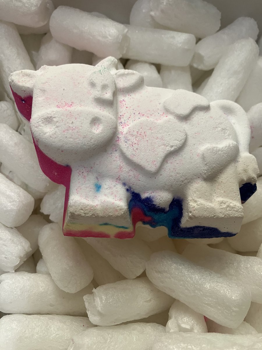 GHOST___UNKNOWN's tweet photo. 今日のお風呂のバスボムは、
LUSH トビーズマジックカウを使いました！！

#LUSH https://t.co/P0fiKgz3Jm