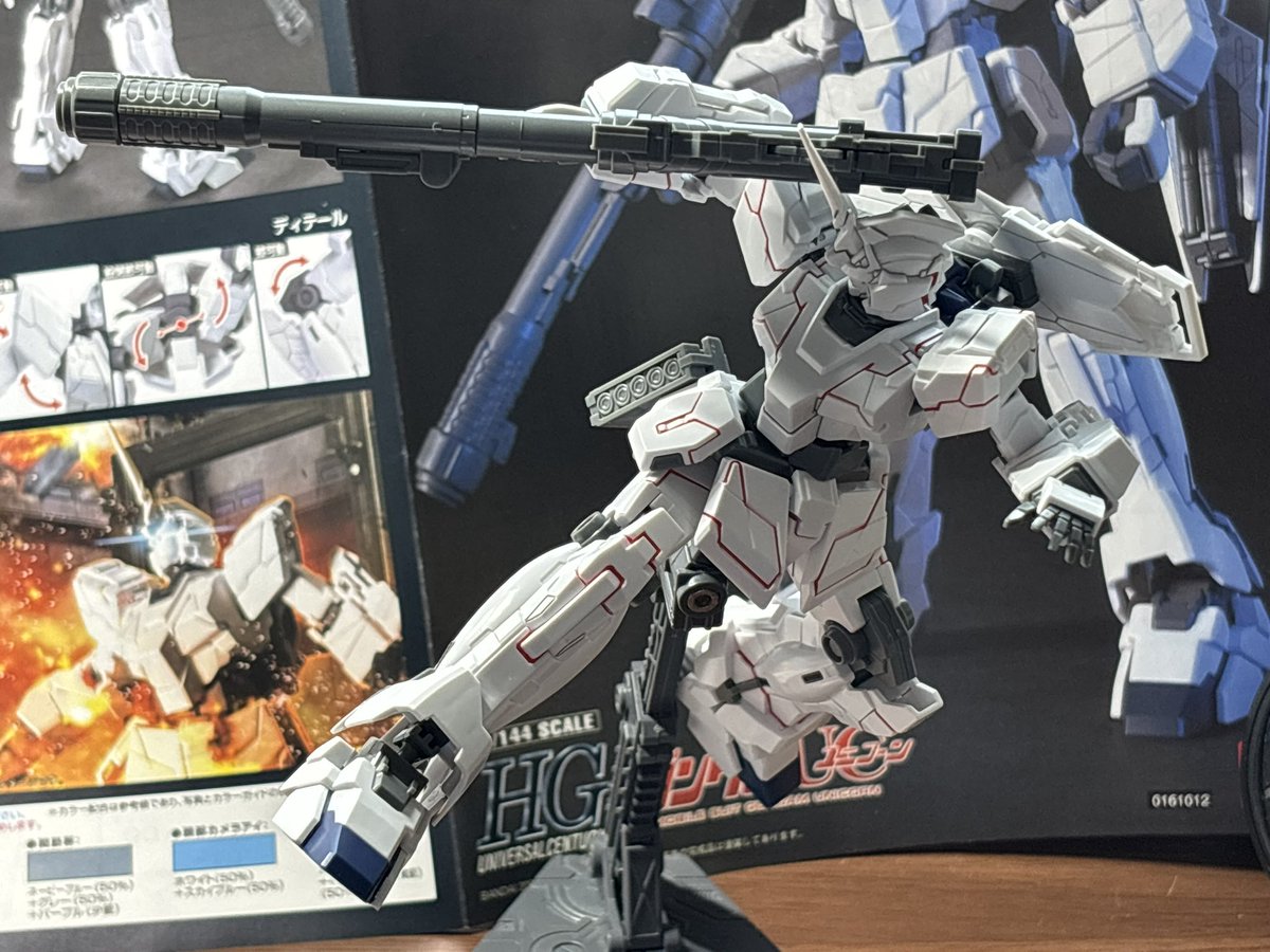 Akasupa_chan's tweet photo. え
赤で墨入れするとこんなかっこよくなるんすか
すげぇ～～^^
 #ガンプラ https://t.co/yRocNsYgBZ