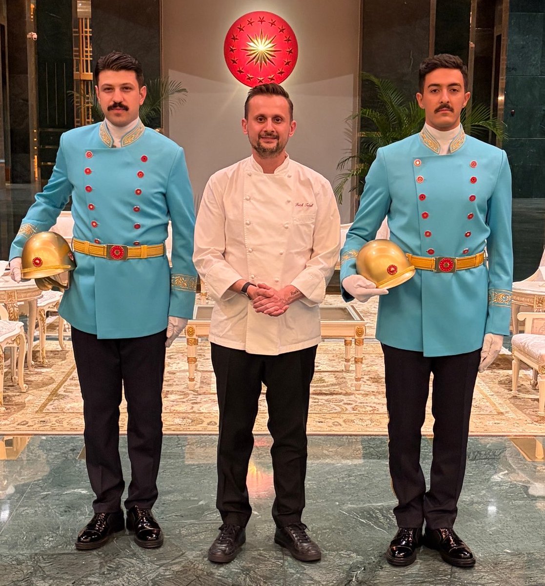 umuttgunerr's tweet photo. NATO liderlerinin akşam yemeğinin menüsü, Türkiye’ye ilk iki Michelin yıldızını kazandıran şef Fatih Tutak tarafından hazırlandı. https://t.co/Nhcx2NEoeU