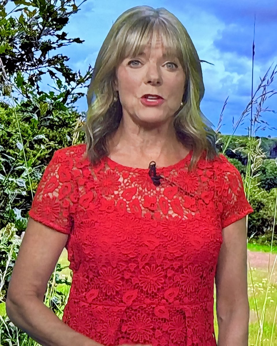 raymach1's tweet photo. LOUISE โค๏ธ
#LouiseLear
#BBCWeather https://t.co/8RDponoRnH