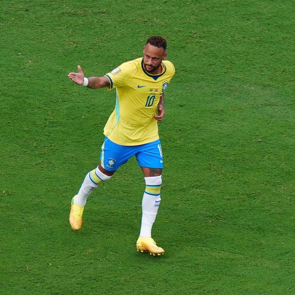 BFTspor's tweet photo. İlhan Fakılı: "İdolüm Neymar. Oyun stilim olarak da topla hareket etmeyi, birebirlerde kalmayı ve tabii ki gol atmayı çok seviyorum." https://t.co/VHjt2Fmnaz