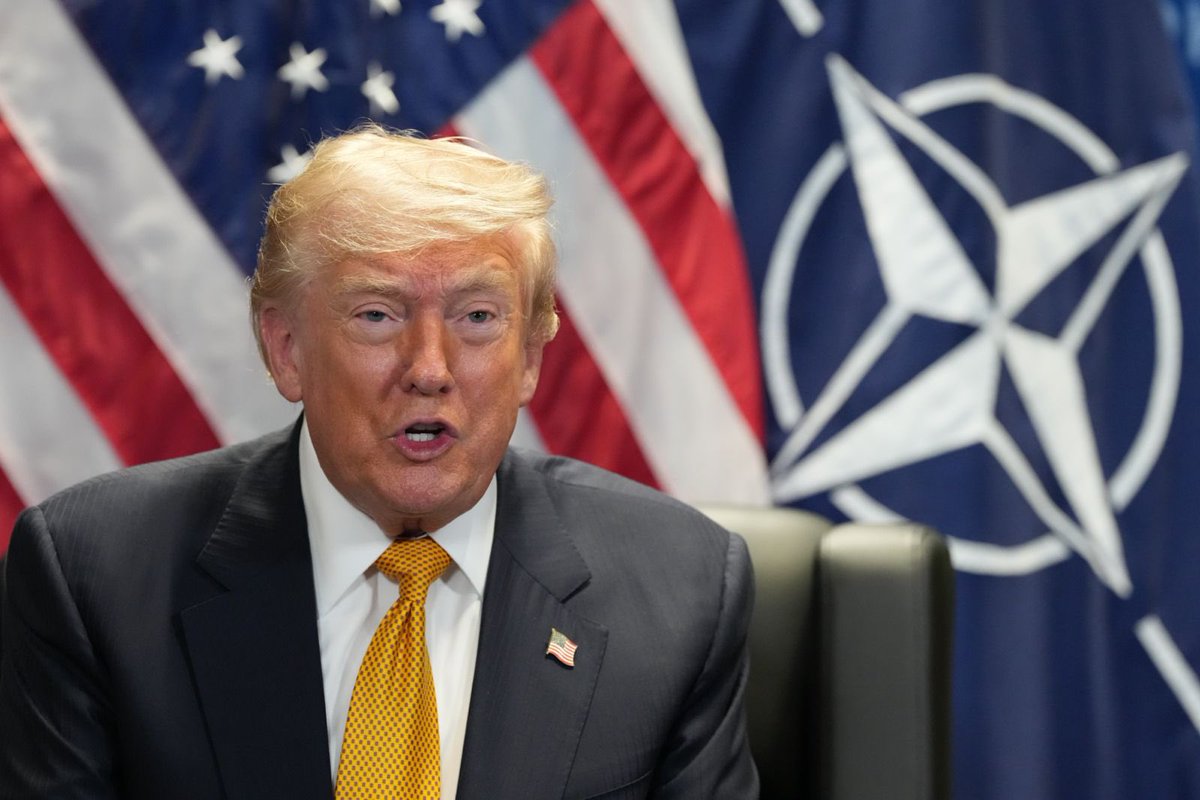 i24NEWS_FR's tweet photo. 🔴 Donald Trump qualifie les Iraniens de “malades” et affirme ne plus vouloir traiter avec eux. 

Selon lui, le mémorandum est “terminé”

📸 : AP/Alex Brandon https://t.co/OeW3WhZX8C