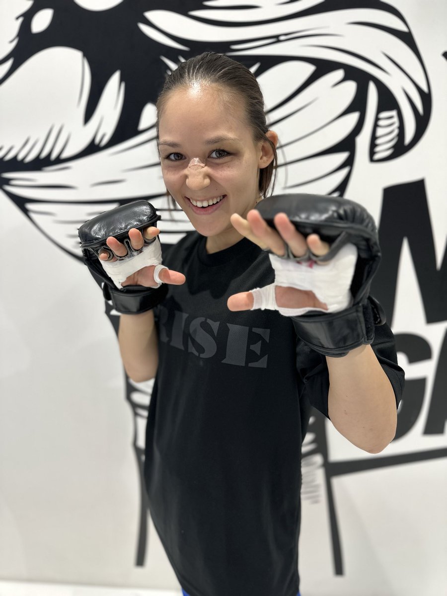 emiko_konishi's tweet photo. @RISE_2003 
オープンフィンガーで
ガッツリ練習してます😝😝

自分の方が盛り上げられますよ〜❤️‍🔥
打ち合いなら任せてください🥊 https://t.co/IJnwu6gOUS