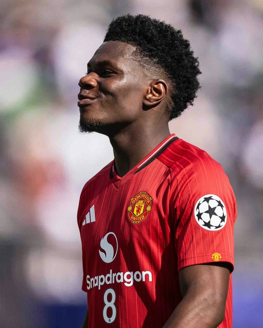 ManUtdInPidgin's tweet photo. Tchouaméni dey earn around £200k per week for Real Madrid. 

Make Manchester United offer him £250k per week as salary? Discuss 👇🏾 https://t.co/9TxOSVn8eq