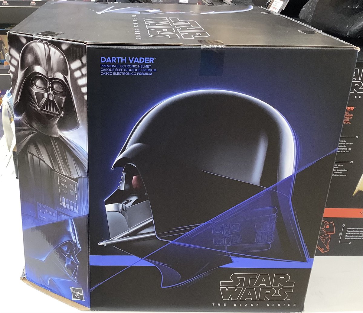 Hasbro_Store_JP's tweet photo. 【#三井アウトレットパーク滋賀竜王 店】

フォースの導きか…ついに…

長らく欠品していたダースベイダーヘルメット入荷しました✨

さらにお箱はありませんが、アウトレット価格のダースベイダーヘルメット、マンダロリアンヘルメットもご用意！

少数入荷ですのでお早めに😊

#ハズブロ #STARWARS https://t.co/CiVdXV3VeH