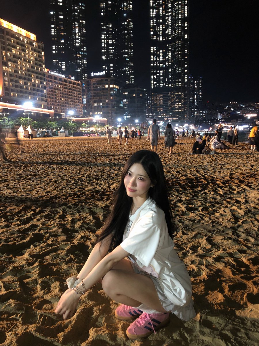 loveoneglobal's tweet photo. [📷] Ayeon (ayeonii1) Instagram Update

🌃💕

#LOVEONE #러브원 #AYEON #아연 https://t.co/0Z9LFXqzxC