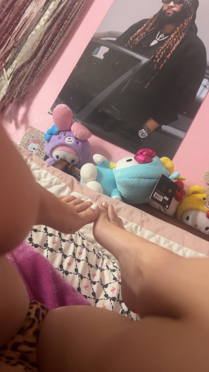 secrets3xys's tweet photo. toes white pussy tight 💟 https://t.co/N93llmKU6G