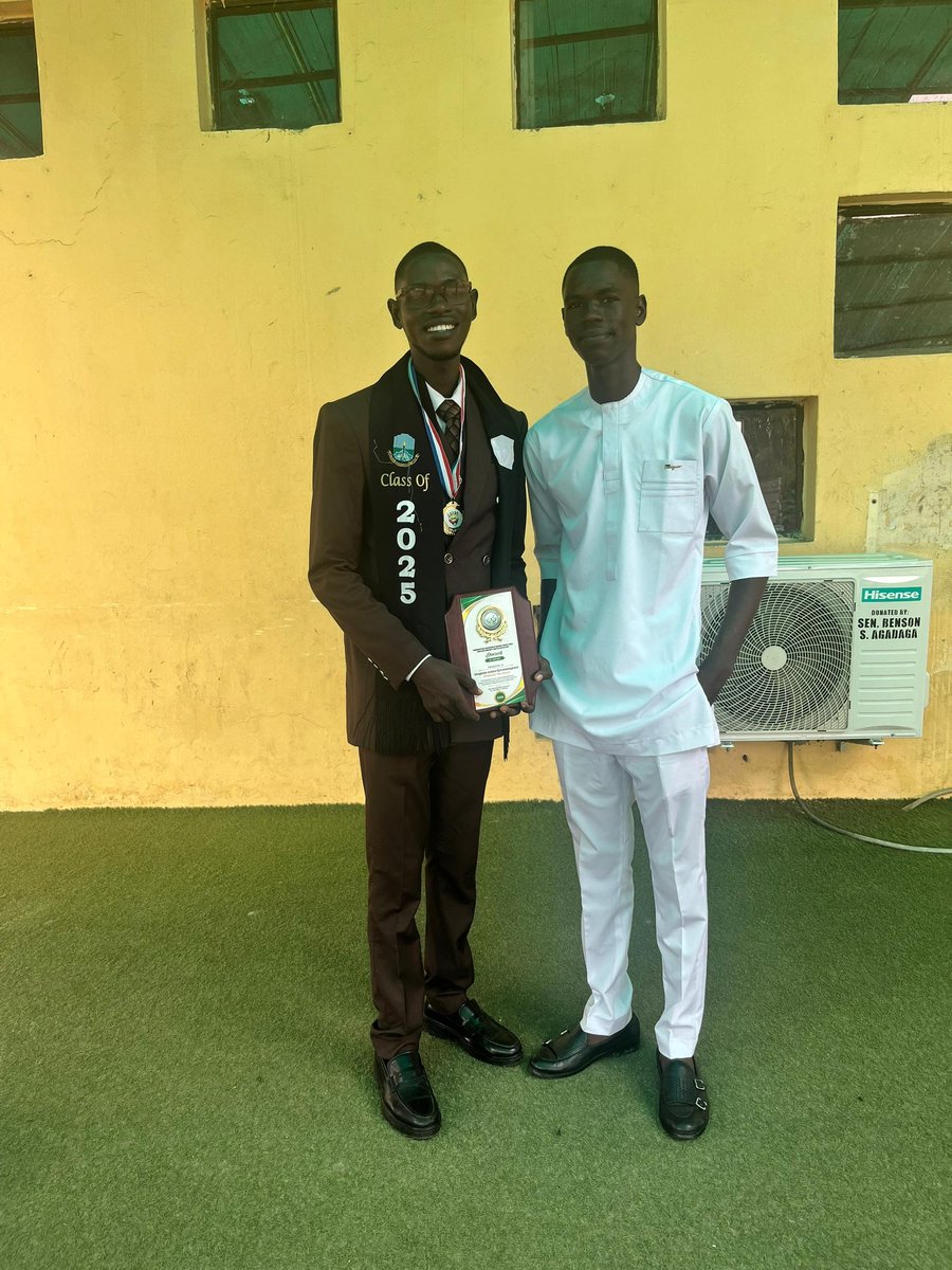 cfcjustice's tweet photo. Officially introducing Pharmacist Justice Gbagbeke Ejovwokeoghene. 💚

Officially inducted into the pharmacy profession. Grateful for the journey. 💊✨ https://t.co/iSy2cIJ0s0