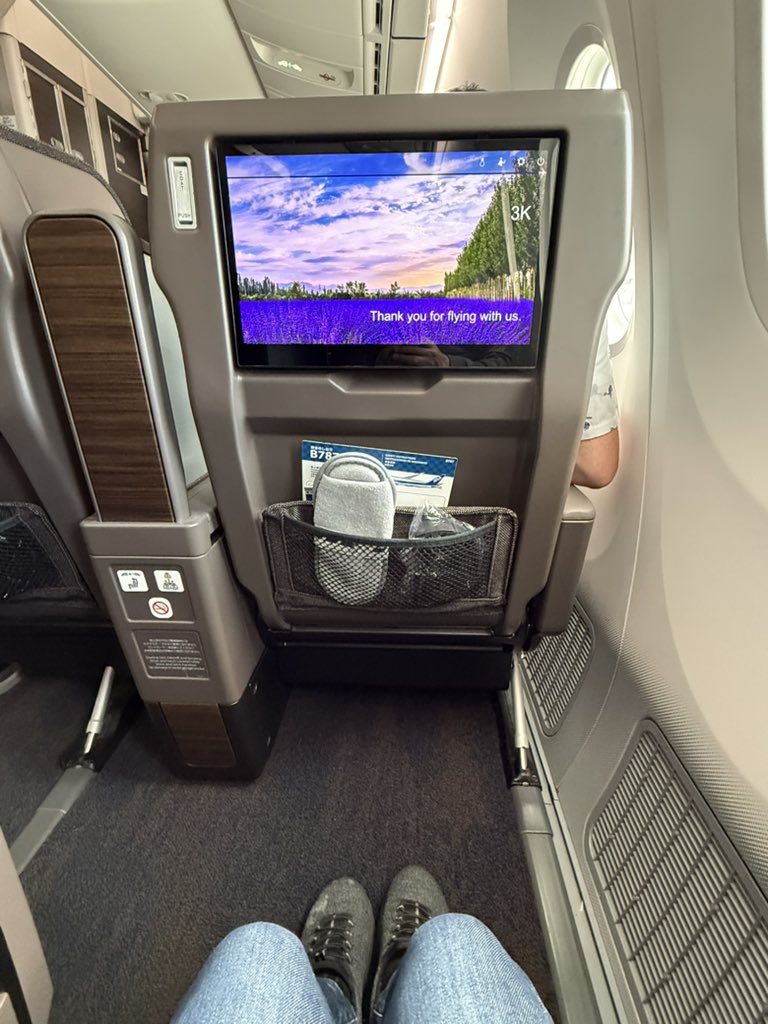 senrigawa1's tweet photo. JAL•ANA平会員いつもの沖縄旅①⑥

JA990A B787-10 2025/10に就航した
まだまだ新しい機材です✈️
セールでかなり安かったのでかなり前にポチってました👍
JAL ANA国内線ファーストクラス乗り比べに💺

さよなら沖縄👋
次回は来年2月の🐯キャンプ✈️ https://t.co/Rt1OpHypOi