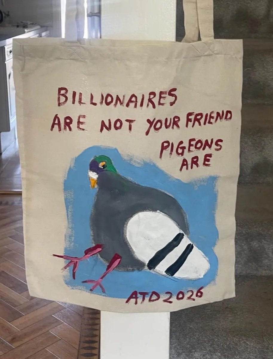 chunkymark's tweet photo. Hand painted tote bag 🐦❤️😎👉 https://t.co/SEzcwbKwQC https://t.co/fFB0ofKGuN