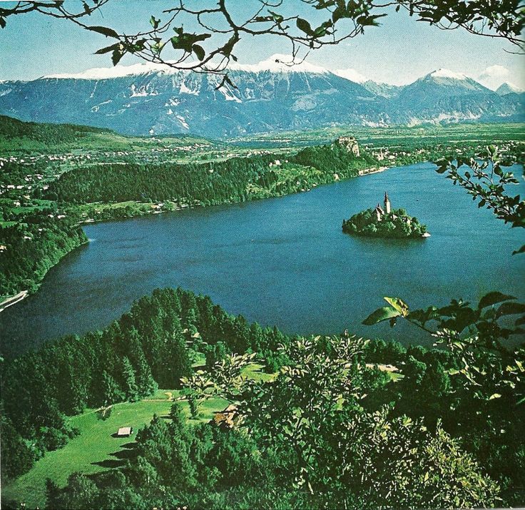 YugoslavVisuals's tweet photo. Lake Bled, Slovenia, 1960s. https://t.co/dFGBHD9R6p