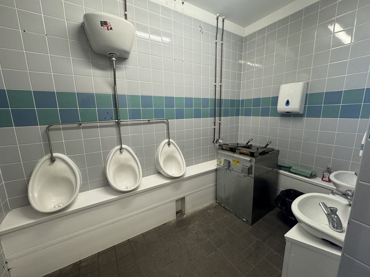 CoopzFM's tweet photo. Massive credit to Blyth Town who may be the first football club in HISTORY to have a deep fat fryer in the men’s toilets. Fantastic facilities. #NonLeague https://t.co/5w32UrehRM