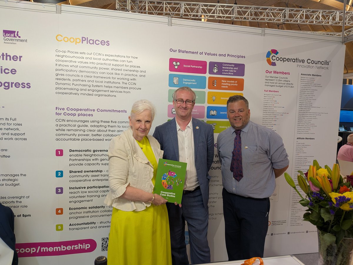 CoopInnovation's tweet photo. Brilliant to see @SharonStevenage OBE at @LGAcomms #LGA26 Conference.

As leader of @StevenageBC, Baroness Taylor was a founding member of our network - and continues to be a supportive voice for #Coop Values.

Want to learn more about our network? Visit https://t.co/9l0CwcUEYY https://t.co/7TgnFBRLYR