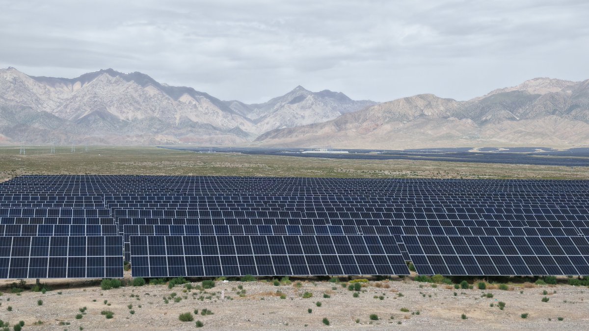 CocoStudio4's tweet photo. Désert de Delingha : un géant de l'énergie propre sort des sables
#Chine #Sanjiangyuan #qinghai
https://t.co/P70OeEMBEz https://t.co/GgaUJHNO7q