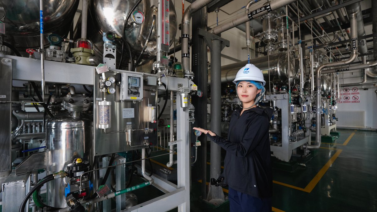 CocoStudio4's tweet photo. Désert de Delingha : un géant de l'énergie propre sort des sables
#Chine #Sanjiangyuan #qinghai
https://t.co/P70OeEMBEz https://t.co/GgaUJHNO7q