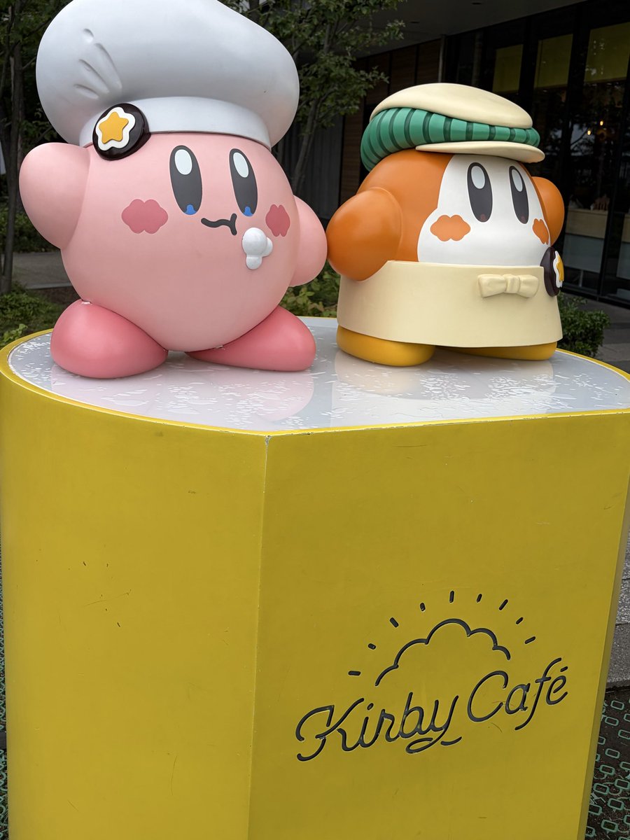 OneBlade9's tweet photo. #カービィカフェ
TOKYOに初入店！予約日程を変更することになりましたが、先日無事行けました。

外観、内装、メニューといずれもカービィの世界観に浸かれ、カフェ用にアレンジされた店内BGMは聴いていて気持ちが安らぎます。
また行ってみたいですね。 https://t.co/kZqjptveKc