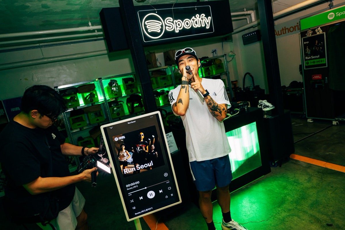 SpotifyKR's tweet photo. Spotify에서~💚
어떤 플리 들고 왔게~🏃

바로 국내 최초 러닝 에디토리얼 플레이리스트, [Run Seoul]

지금 Run Seoul과 함께 서울의 리듬을 달려보세요!

🎧https://t.co/DX7VojTNJe https://t.co/vhDKCME83o