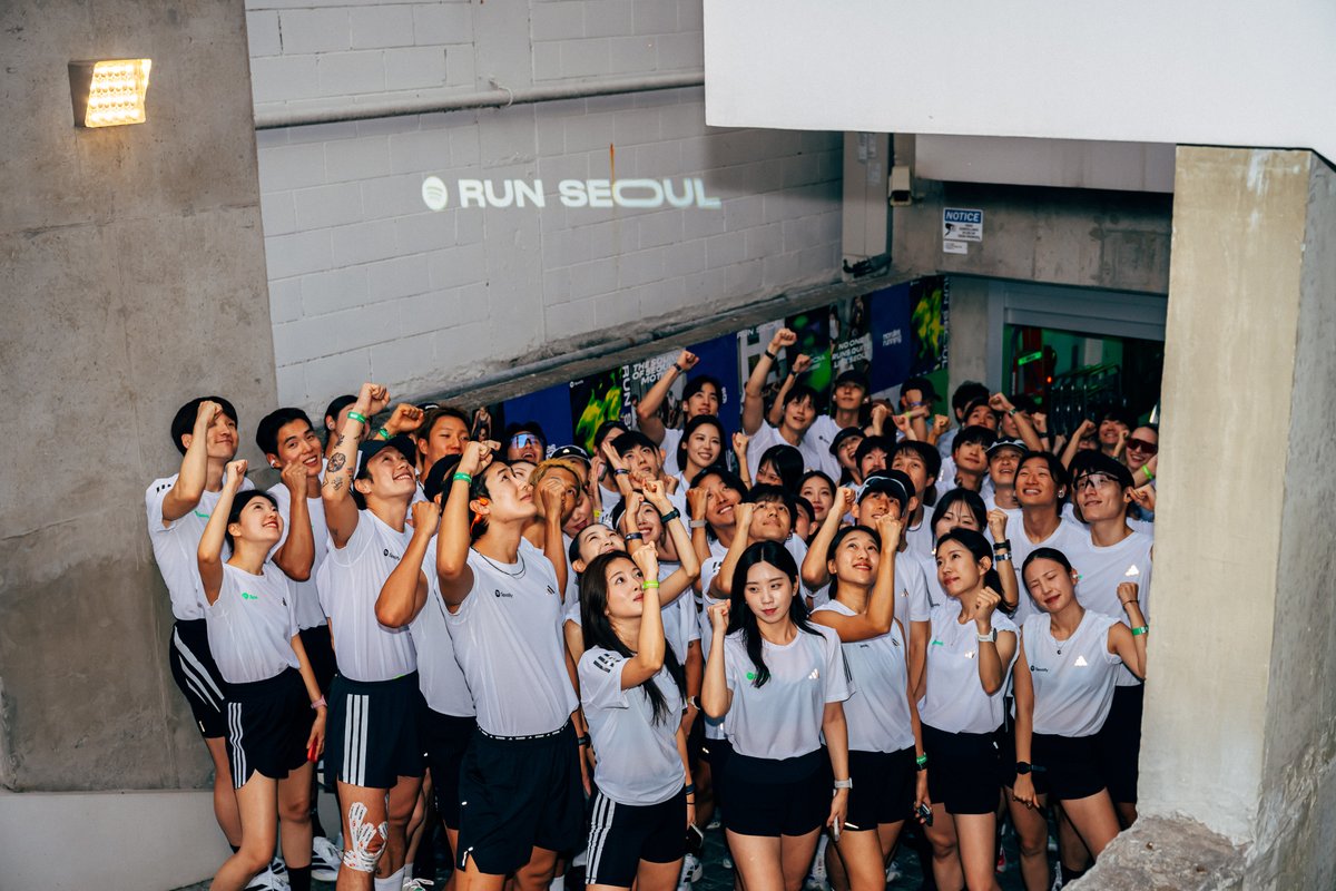 SpotifyKR's tweet photo. Spotify에서~💚
어떤 플리 들고 왔게~🏃

바로 국내 최초 러닝 에디토리얼 플레이리스트, [Run Seoul]

지금 Run Seoul과 함께 서울의 리듬을 달려보세요!

🎧https://t.co/DX7VojTNJe https://t.co/vhDKCME83o