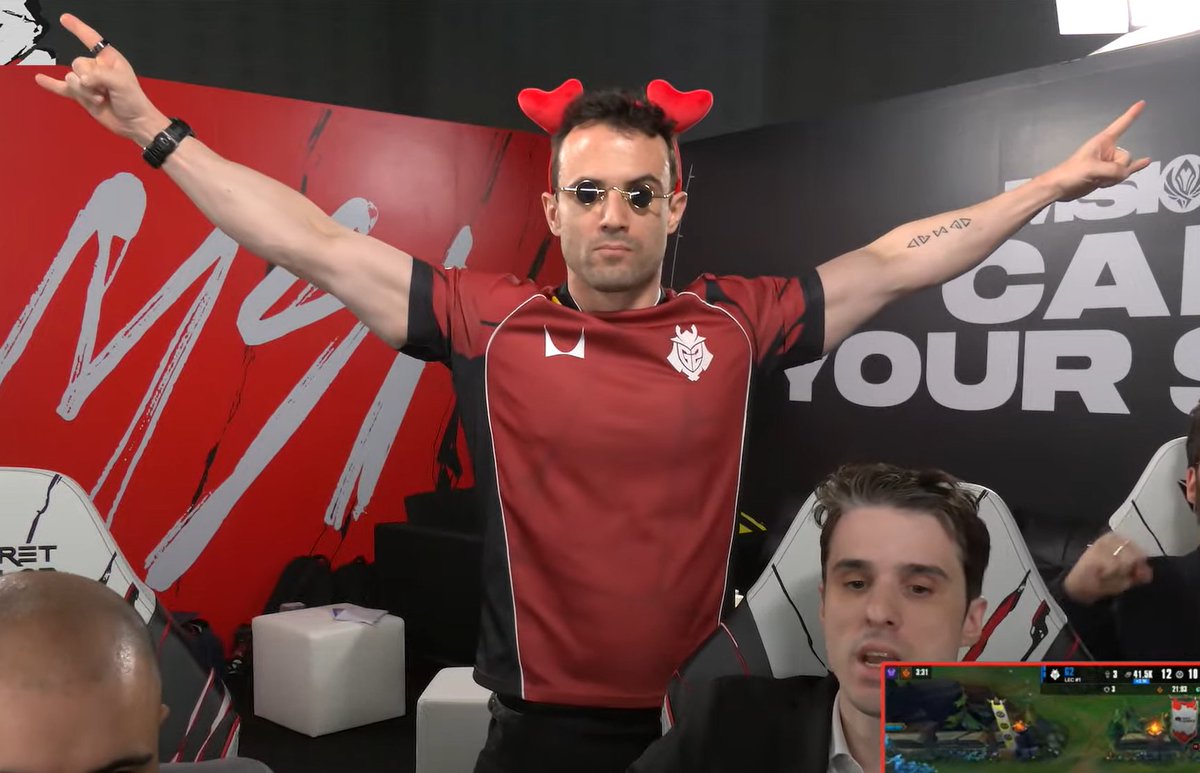 lolesports's tweet photo. wait he is dripped out now https://t.co/9HGWXfVcho