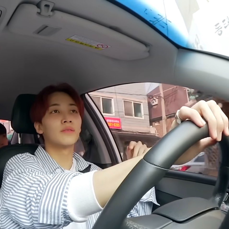__ilyjh's tweet photo. 아이거웃기네...
가오가 뇌를 지배한 윤정한이라고? https://t.co/LUtxr9P1ts