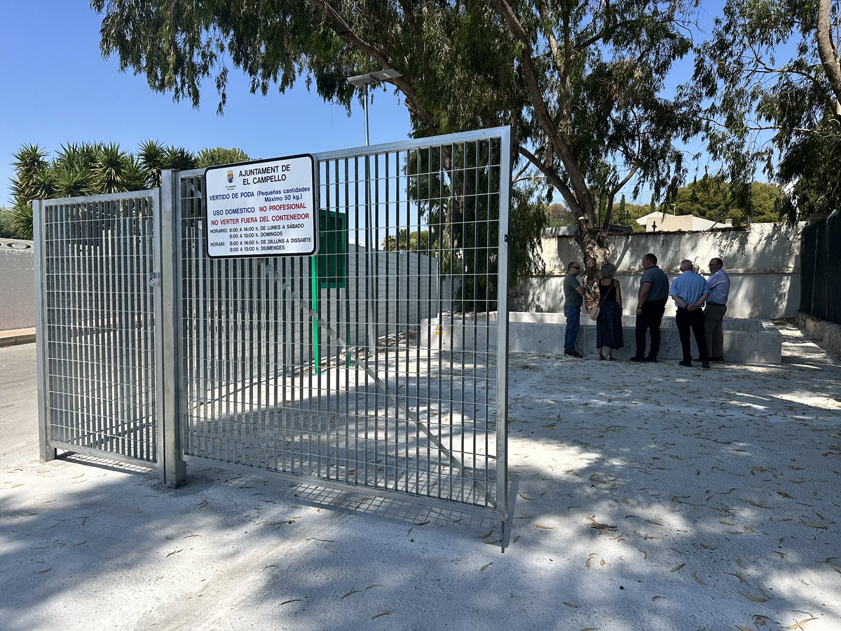 ElCampelloAyto's tweet photo. 🍂 El Campello estrena cinco nuevas y funcionales instalaciones para el vertido de poda de particulares, dotadas de cámaras de videovigilancia. ¡Más limpios, más sostenibles! 🌿 Lee AQUÍ https://t.co/dbHG9YQO7E https://t.co/TnRsqV1cBR