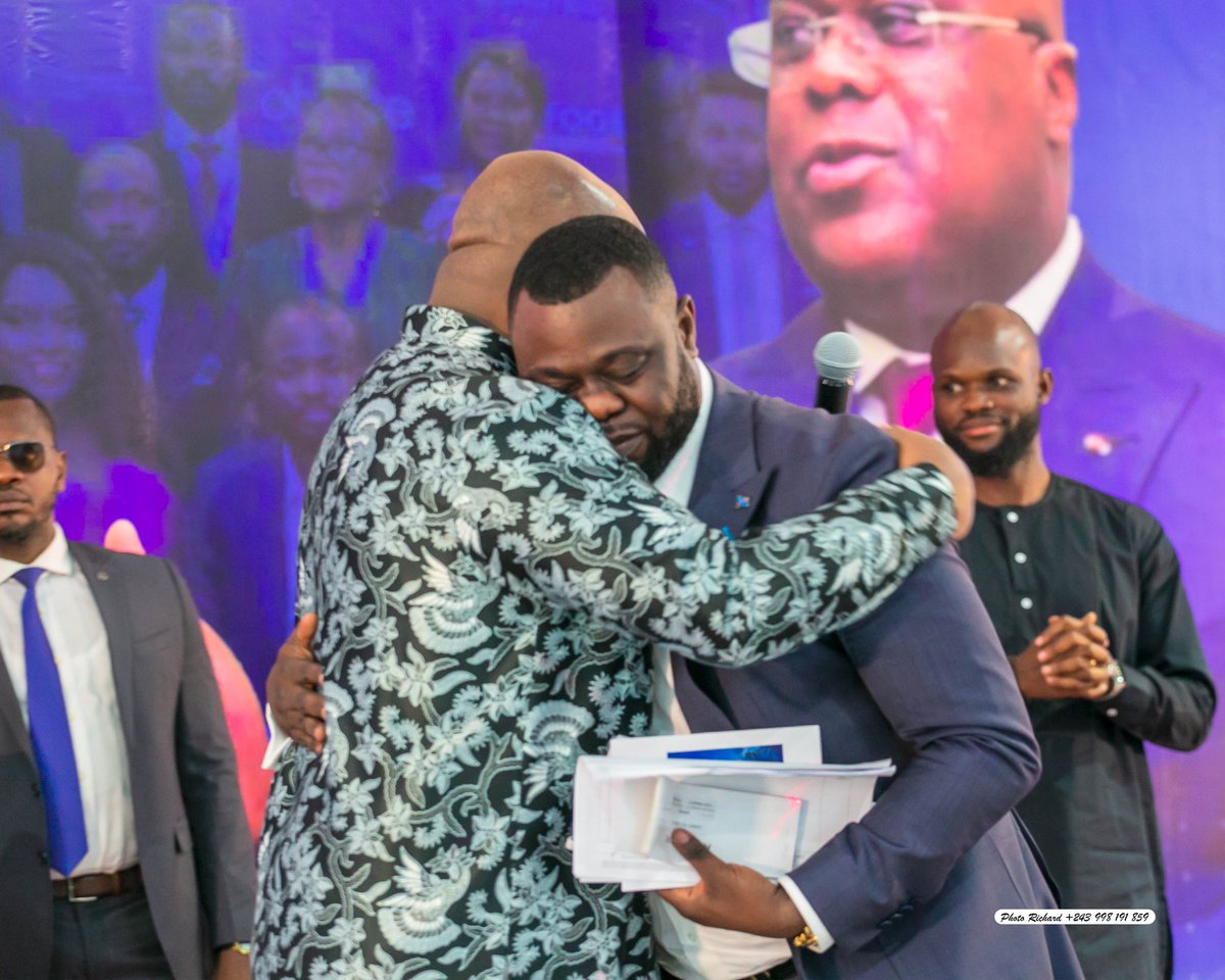 mbuyi_don's tweet photo. Souvent, l’on me demande quel chemin j’ai emprunté pour parvenir là où je me trouve aujourd’hui.

Ma réponse est simple : la constance dans l’effort+ Papa Dieu.

Depuis plus de quinze ans, je poursuis inlassablement le même objectif, et cela fait près de vingt ans que j’évolue dans l’industrie minière.

J’ai gravi, un à un, tous les échelons : de TT, à Safety Officer, puis Safety Manager, Project Manager, avant de devenir entrepreneur.

Au cours de ce parcours, j’ai connu l’injustice, le mépris, l’humiliation et la haine. J’ai survécu aux pièges, aux tentatives d’empoisonnement et même à l’emprisonnement.

Parce que j’ai choisi de défendre une sous-traitance qui profite réellement aux Congolais, certains sont allés jusqu’à souhaiter ma disparition. Pourtant, par la grâce de Dieu, je suis toujours debout.

Mon histoire est la preuve qu’aucune épreuve ne peut vaincre un homme qui refuse d’abandonner. Les obstacles forgent le caractère, les difficultés renforcent la foi, et la persévérance finit toujours par ouvrir les portes du succès.

À tous les jeunes : ne renoncez jamais à vos rêves. Restez constants dans l’effort, patients dans l’épreuve et fidèles à vos convictions. Le temps finit toujours par récompenser ceux qui persévèrent.

La constance dans l’effort est le véritable secret de toute réussite.
@fatshi13_ @juantedbelkas @leParrainRDC @CBosembe