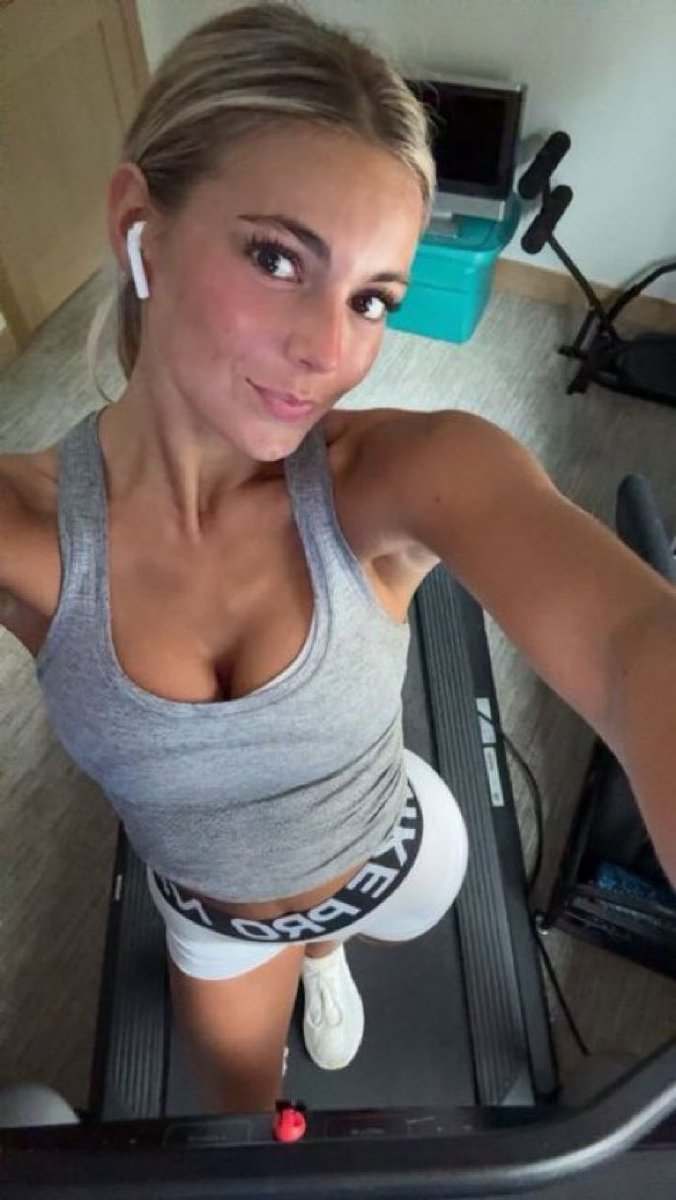NeetTW450's tweet photo. To all you 9-5ers waking up early, stuck in traffic, and busting your butts at work to impress me 🤏🤡

I just spend my day lying in bed, using free content, and making thousands every week 🤤💸

Nobody is going to miss you when you isolate 🖕 Let a SCAMMER WIN 🐷

Catfish findom https://t.co/1h4RiayHIg