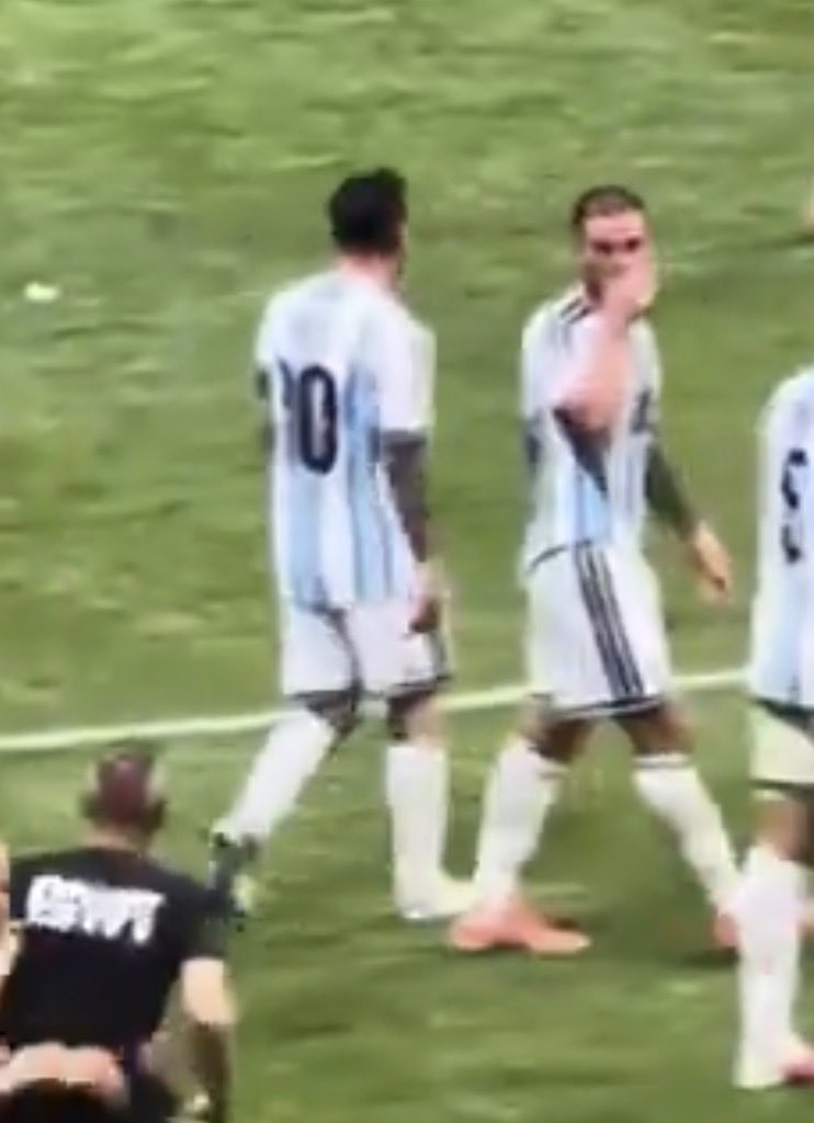 reveil__'s tweet photo. @BuzzPatterson Red card ? https://t.co/m1CDWihZag