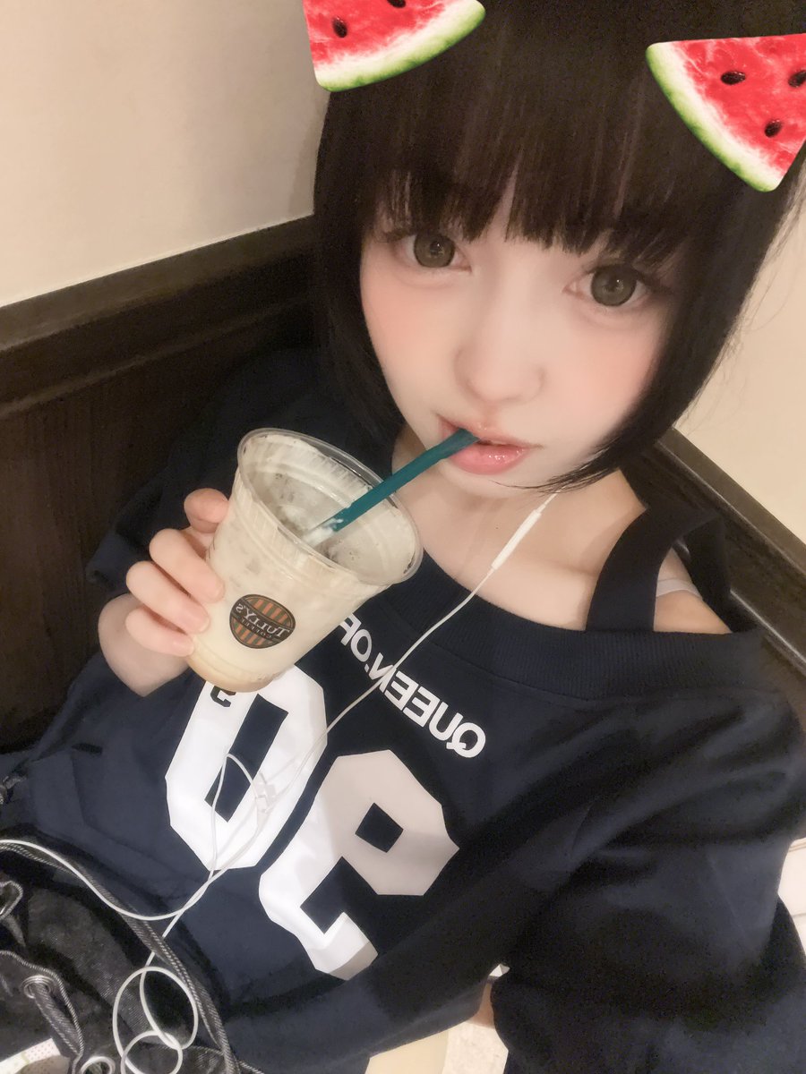 Miami_ren's tweet photo. 今日は暑いから、
冷たい飲み物を買ってきたよ〜

おいしい₍^. .^₎⟆♡ https://t.co/8ABEVJl01Z