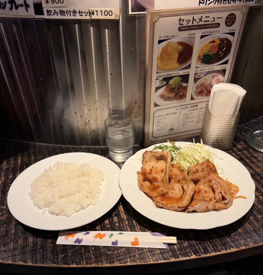 redstar5435's tweet photo. 本日のランチは、赤坂見附にある橋の下に行って来ました〜！
伝説の生姜焼きライスを食べました〜！
めちゃくちゃ美味しいかったです！
また別のメニューも食べに行きたいと思います！🤪

#赤坂見附
#橋の下 https://t.co/psUDclKmt9