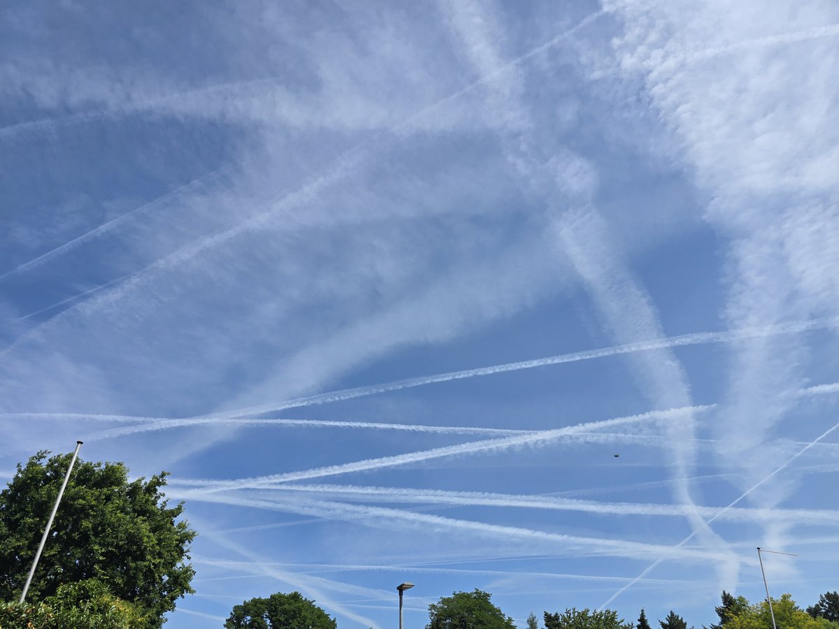 BenHope1981's tweet photo. Das ist Geoengineering 

Jeder der echt was anderes meinst meinst, sollte mal checken, ob der kopf noch in ordnung ist. https://t.co/ksOd6pao8J