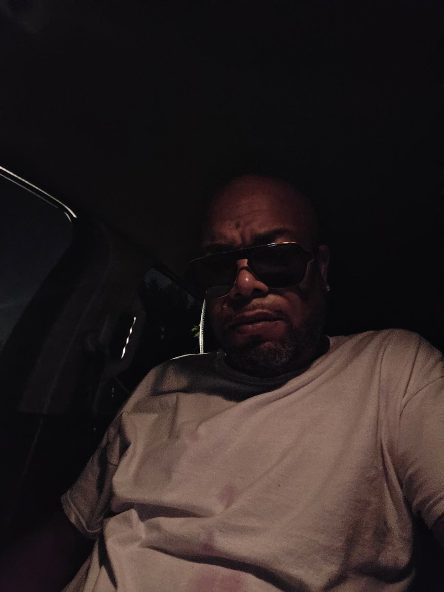 mrduncan323's tweet photo. 4:26 n da morning wtf... https://t.co/7A9ai5kWFz