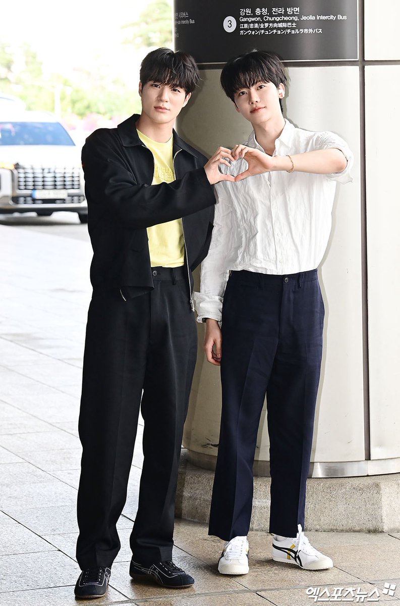 nanaicecweam's tweet photo. ONITSUKA TIGER OPENING 
brand deals BERDUA dan di JEPANG
😭😭😭😭😭😭 https://t.co/xZ9OKeiQbH