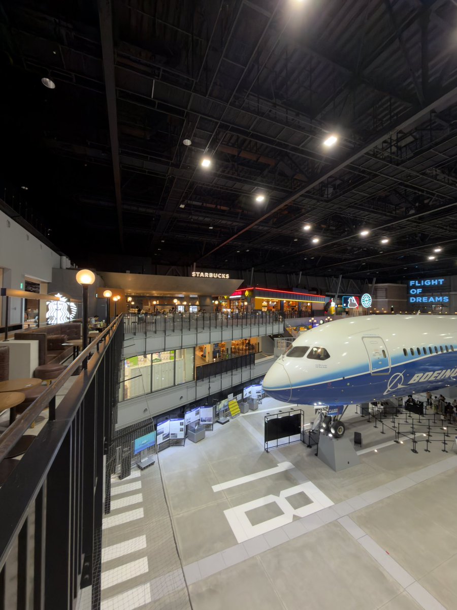 Interlightweet's tweet photo. スタバ愛知 
中部国際空港 FLIGHT OF DREAMS店 

スターバックスラテ ショット追加 https://t.co/91auwJ50ea