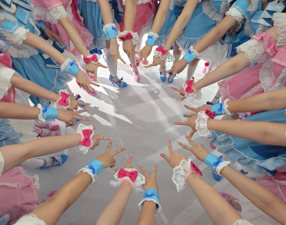 VEN0M_C0S's tweet photo. 와 진짜 레전드거짓말 ㅋ 제가 또 루비햇삽니닷^♡^
뮤즈 아쿠아 18인! 무사히 잘 촬영할수있게 해주신 강팀장님 최고~👍
너무 뻐렁차고 즐거웠습니다! 함께한 모두 간바루~비~❤️🍭
우리 또 놀자~~ https://t.co/SefelazgKW