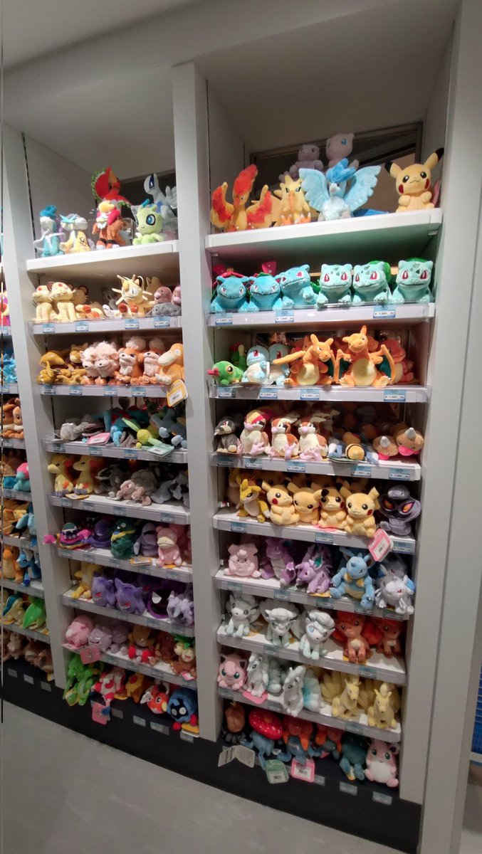 Momentary0315's tweet photo. ポケモンセンターヨコハマサテライトの在庫状況 長いので画像続きます

ここは狭めの店舗だが他には居ないレアなfitがちらほら居て驚き！

#ポケモンfit https://t.co/iqQTXmG3Yz
