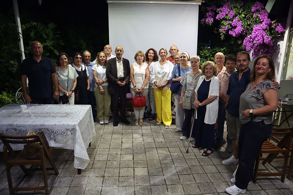 AdalarDernegi's tweet photo. Yaşayan İnsan Hazinesi, Hattat, Ebrûcu ve Şair Fuat Başar ile 7 Temmuz Salı günü Adalar Kültür Derneği Bahçesi’nde “Sanatın Önemi ve Toplum” başlıklı söyleşi gerçekleştirildi. https://t.co/4kiHngJcjN